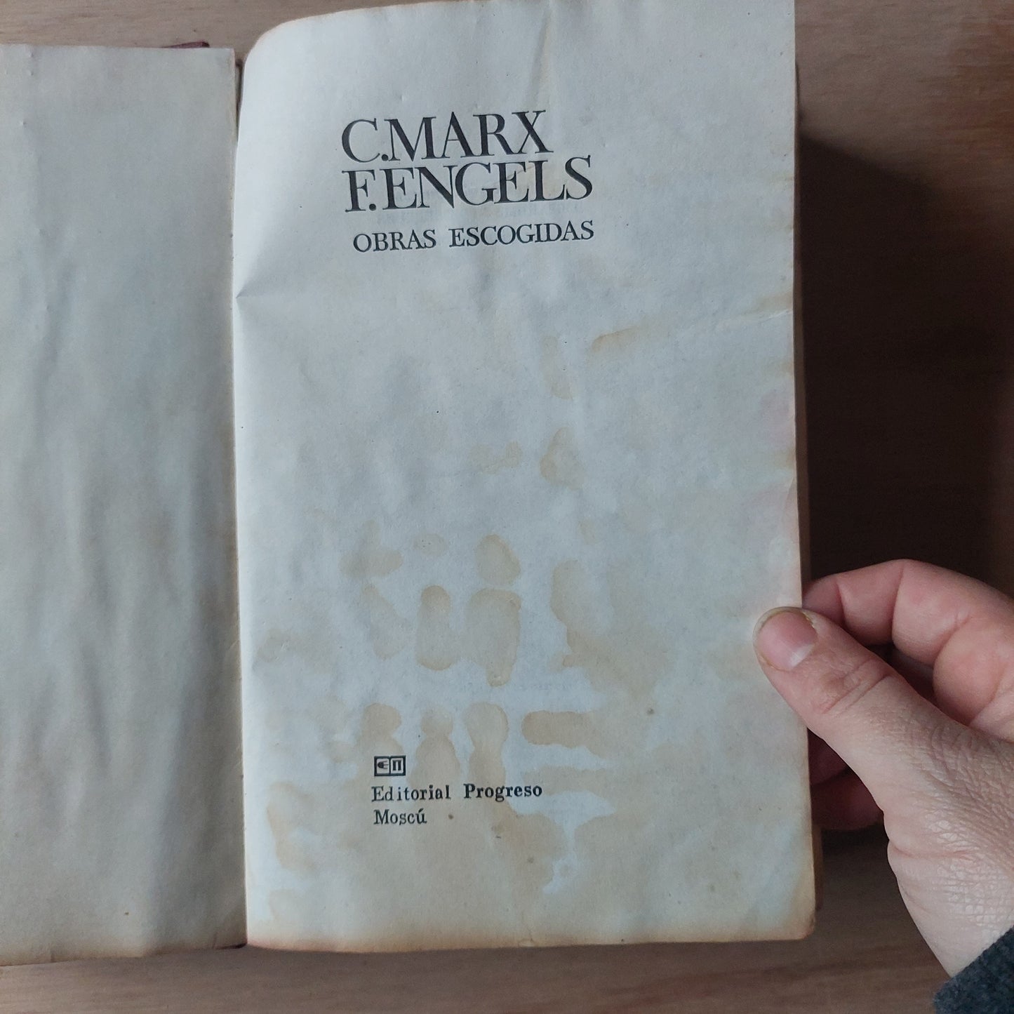 Obras escogidas Marx y Engels (manchado de humedad)
