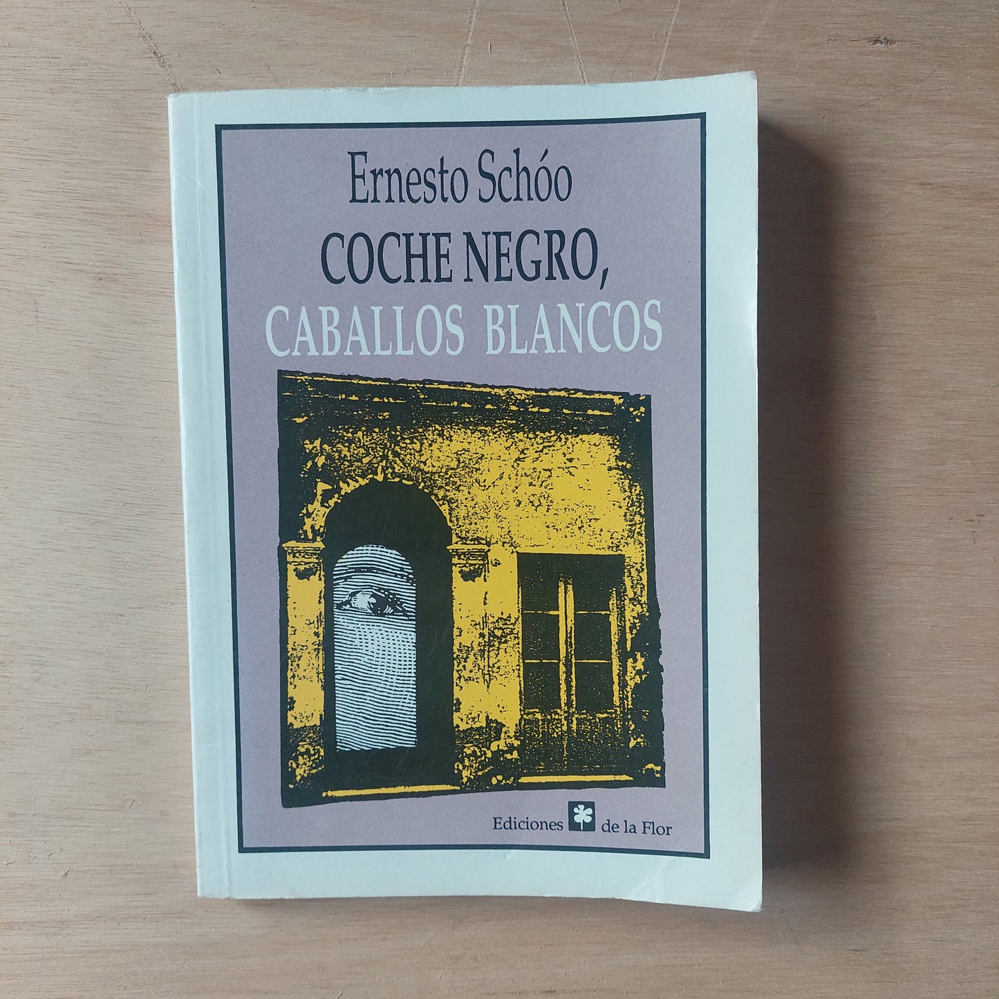Coche negro, caballos blancos - Ernesto Schóo