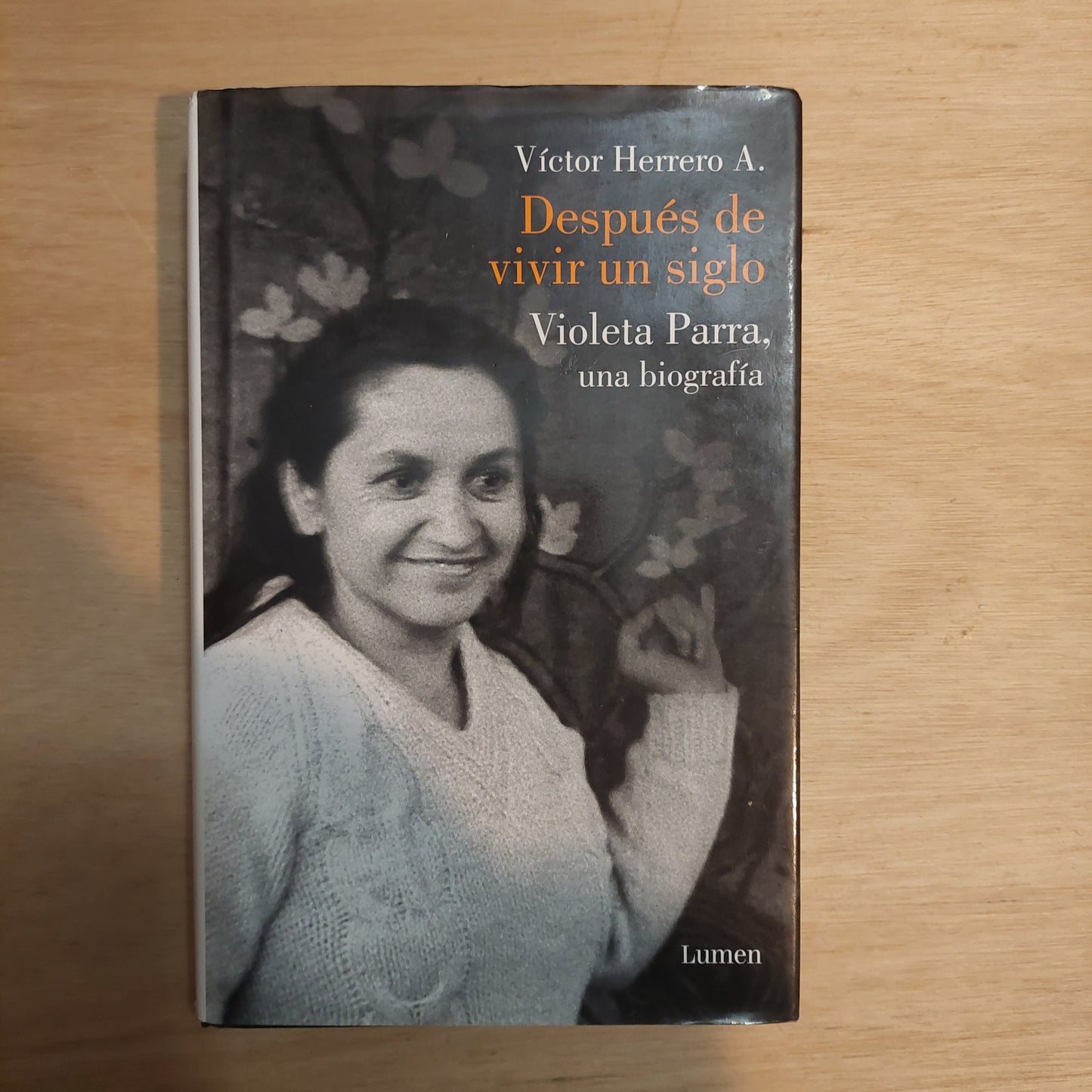 Después de vivir un siglo. Violeta Parra, una biografía - Victor Herrero A.