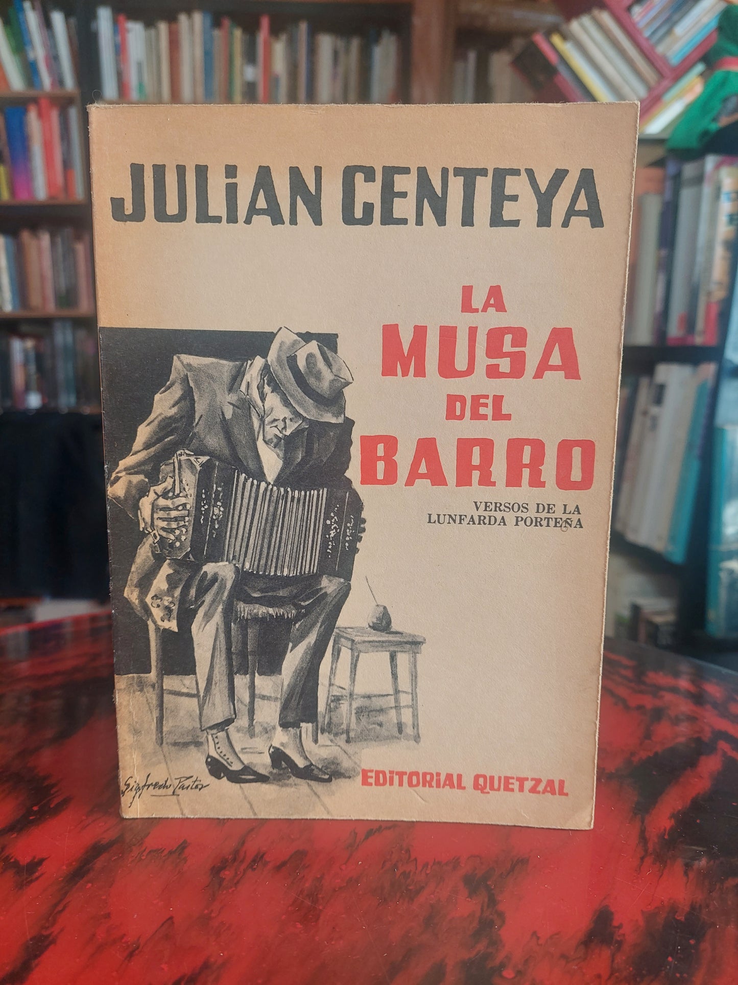 La musa del barro. Versos de la lunfarda porteña - Julian Centeya