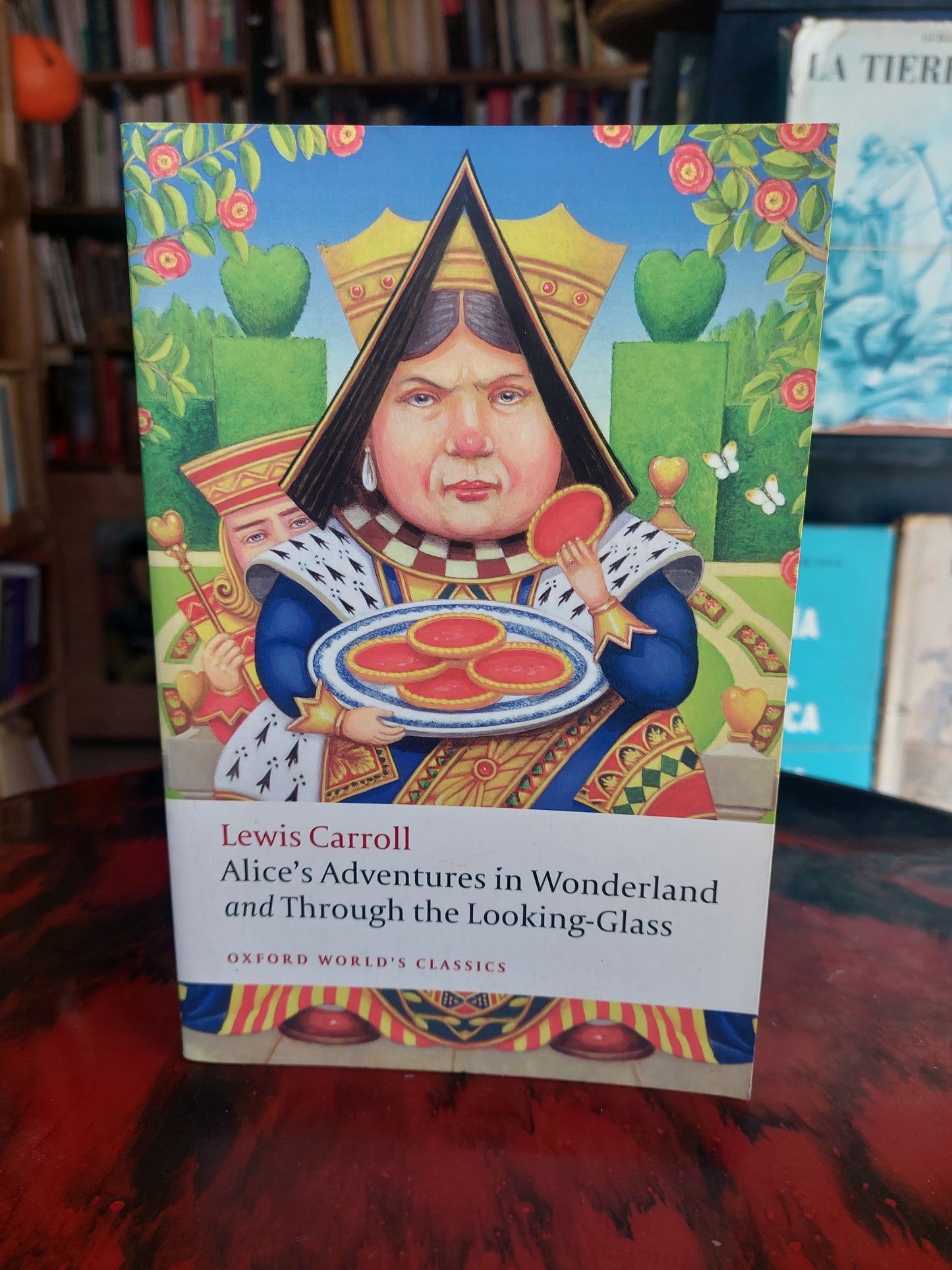 Alice's adventures in Wonderland and Trough the looking-glass - Lewis Carroll