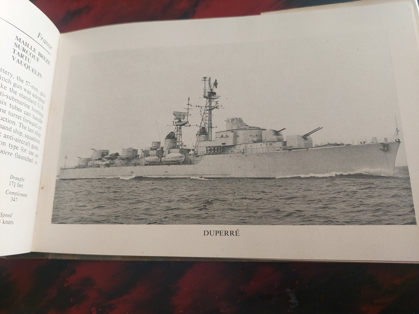 The World's warships - Raymond V.B. Blackman