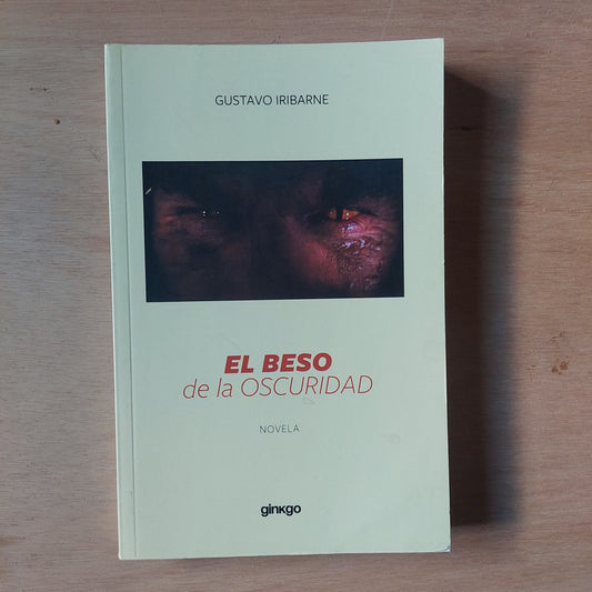El beso de la oscuridad - Gustavo Iribarne