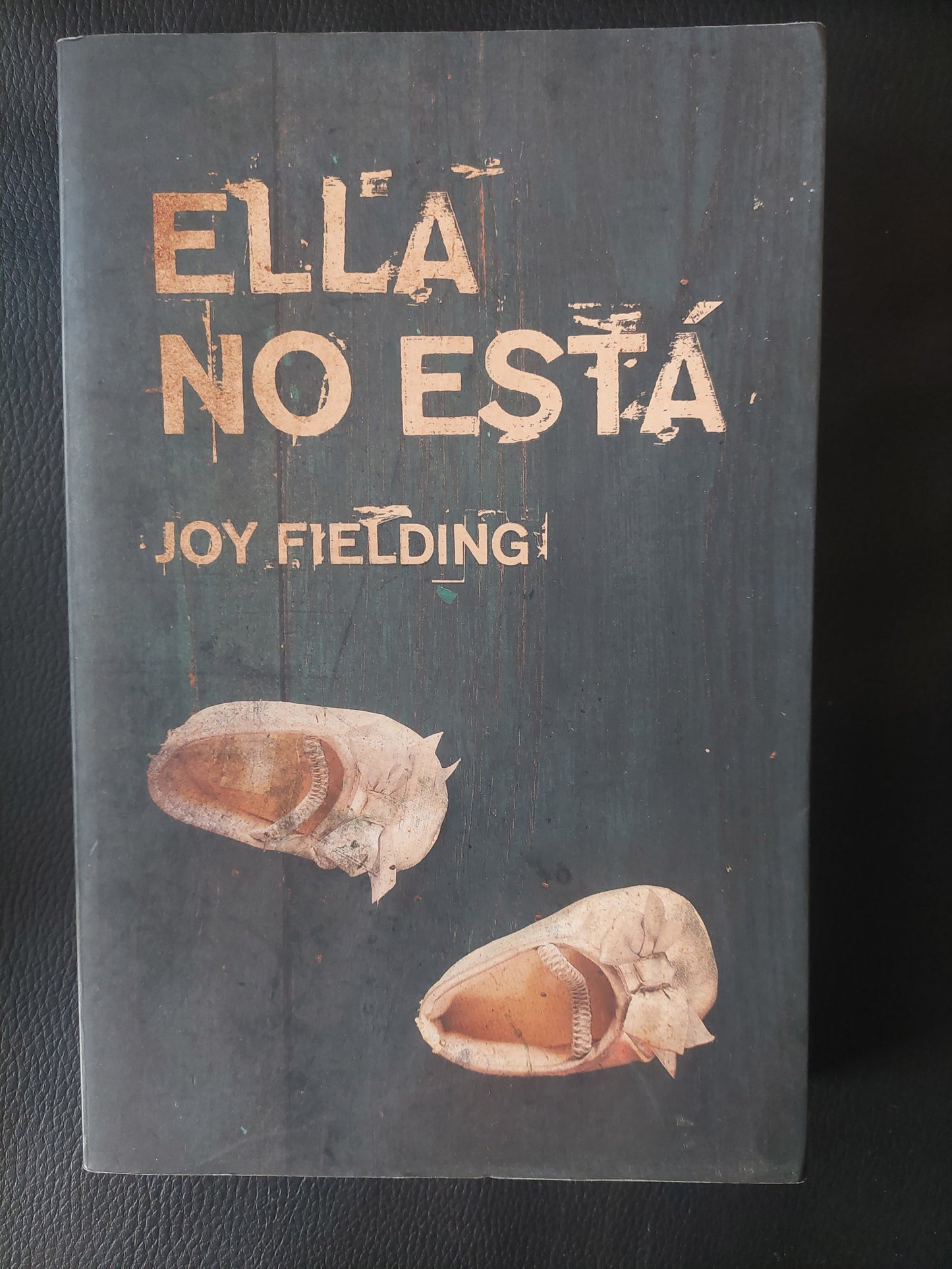 Ella no está - Joy Fielding