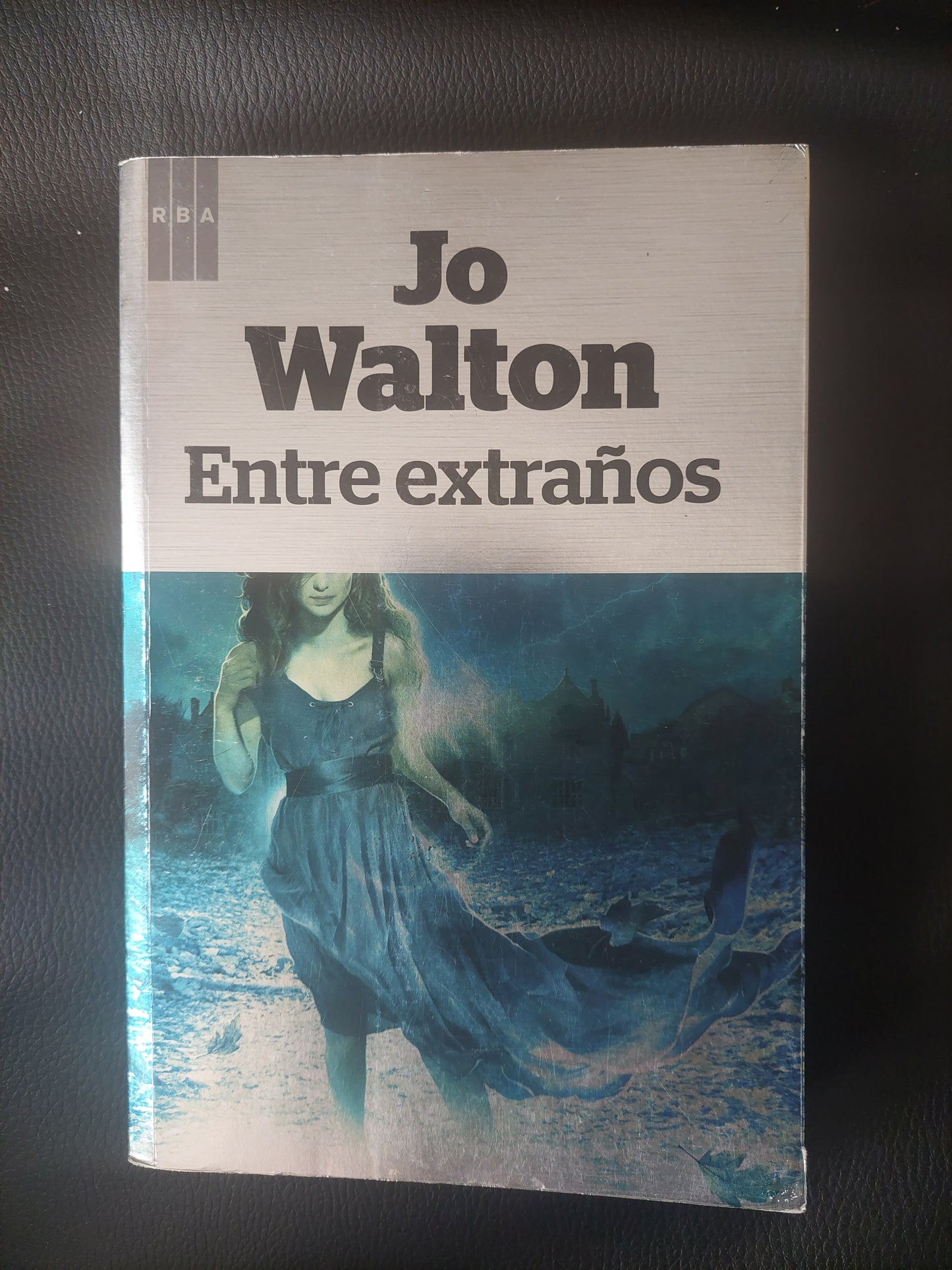 Entre extraños - Jo Walton