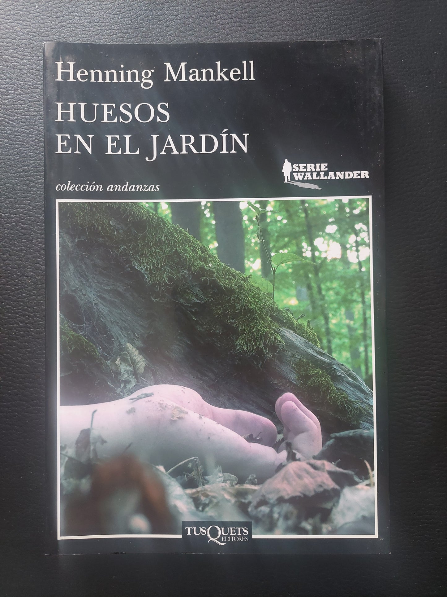 Huesos en el jardín - Henning Mankell