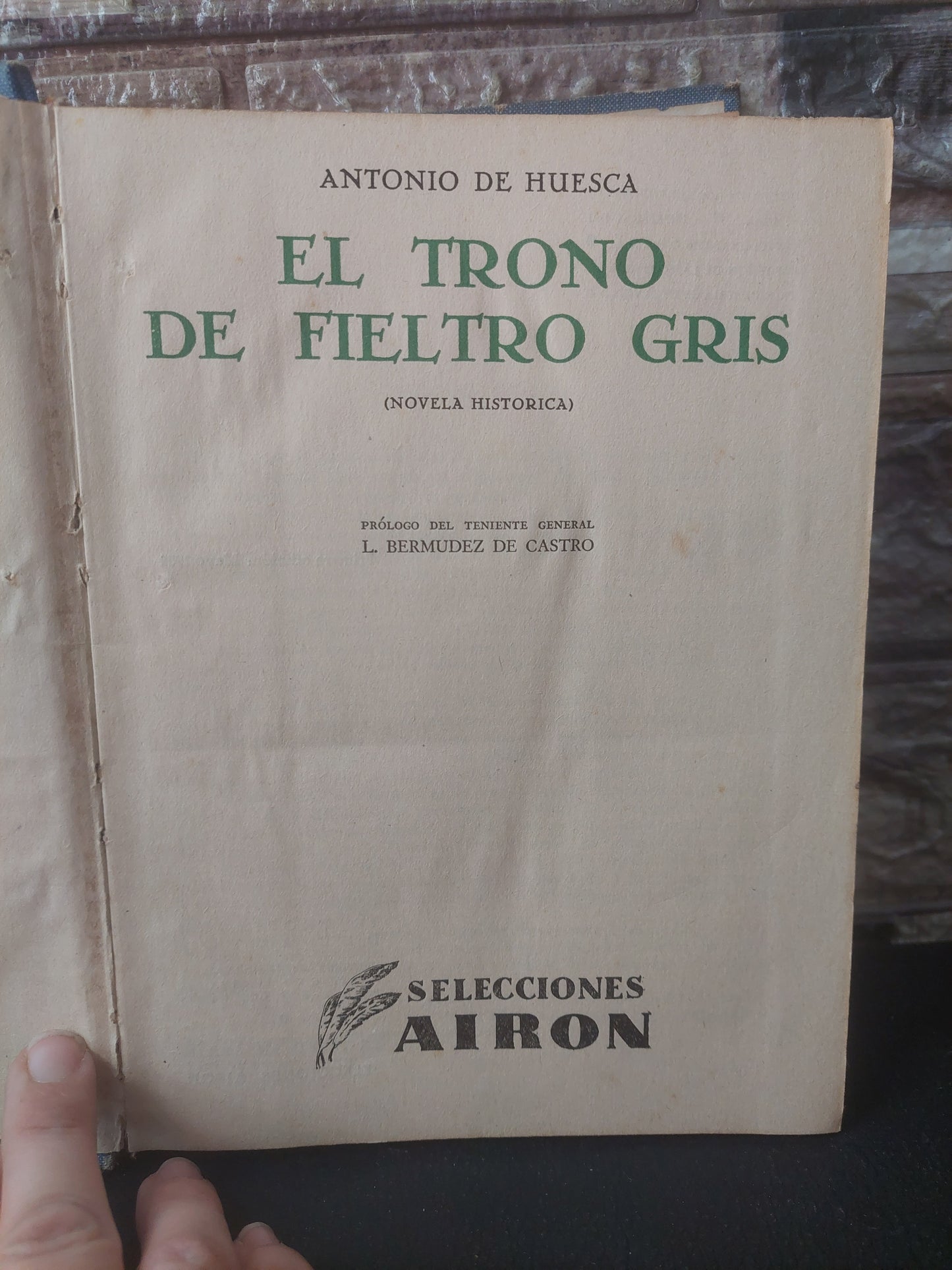 El trono de fieltro gris - Antonio de Huesca