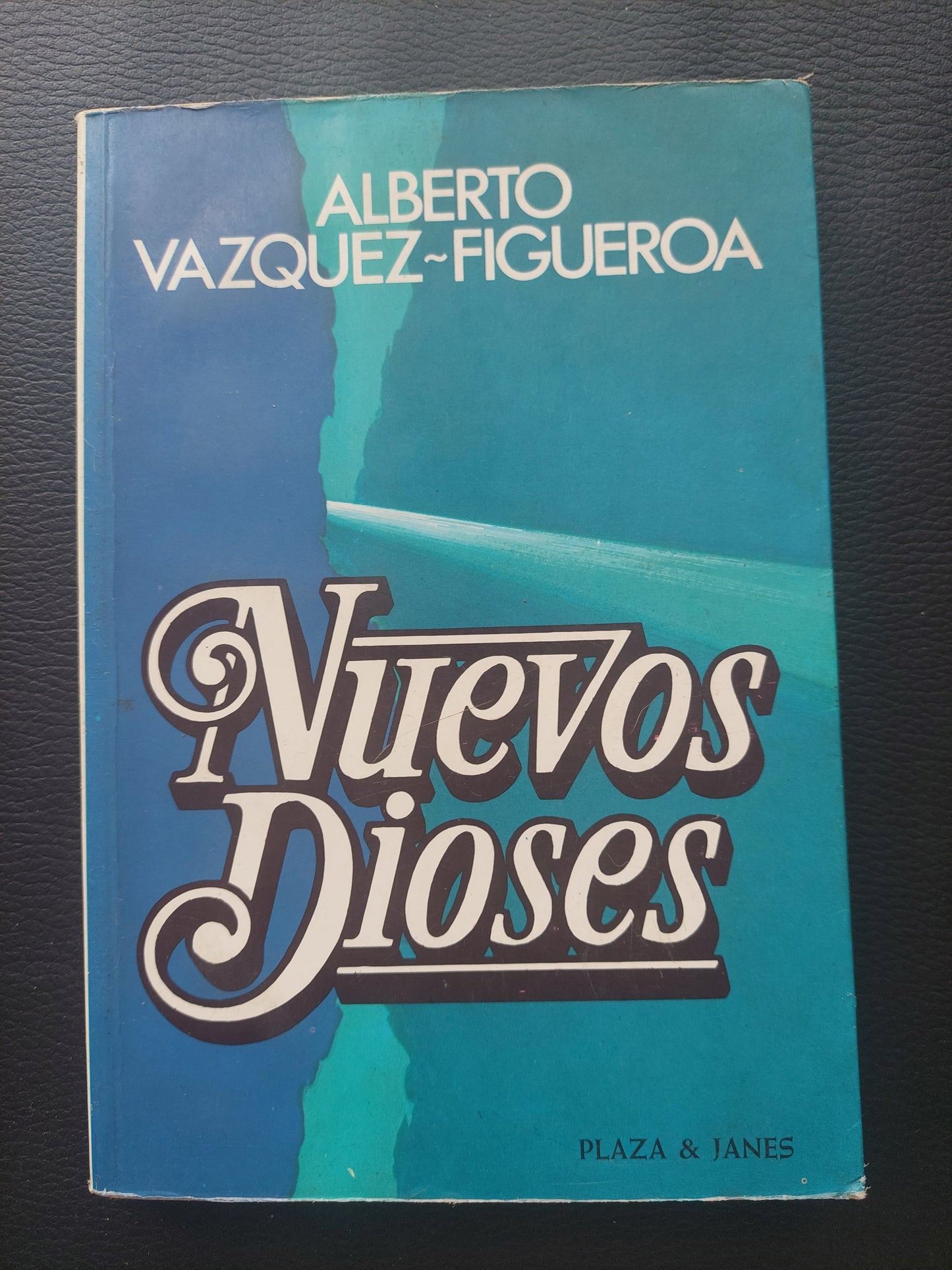 Nuevos dioses - Alberto Vazquez Figueroa