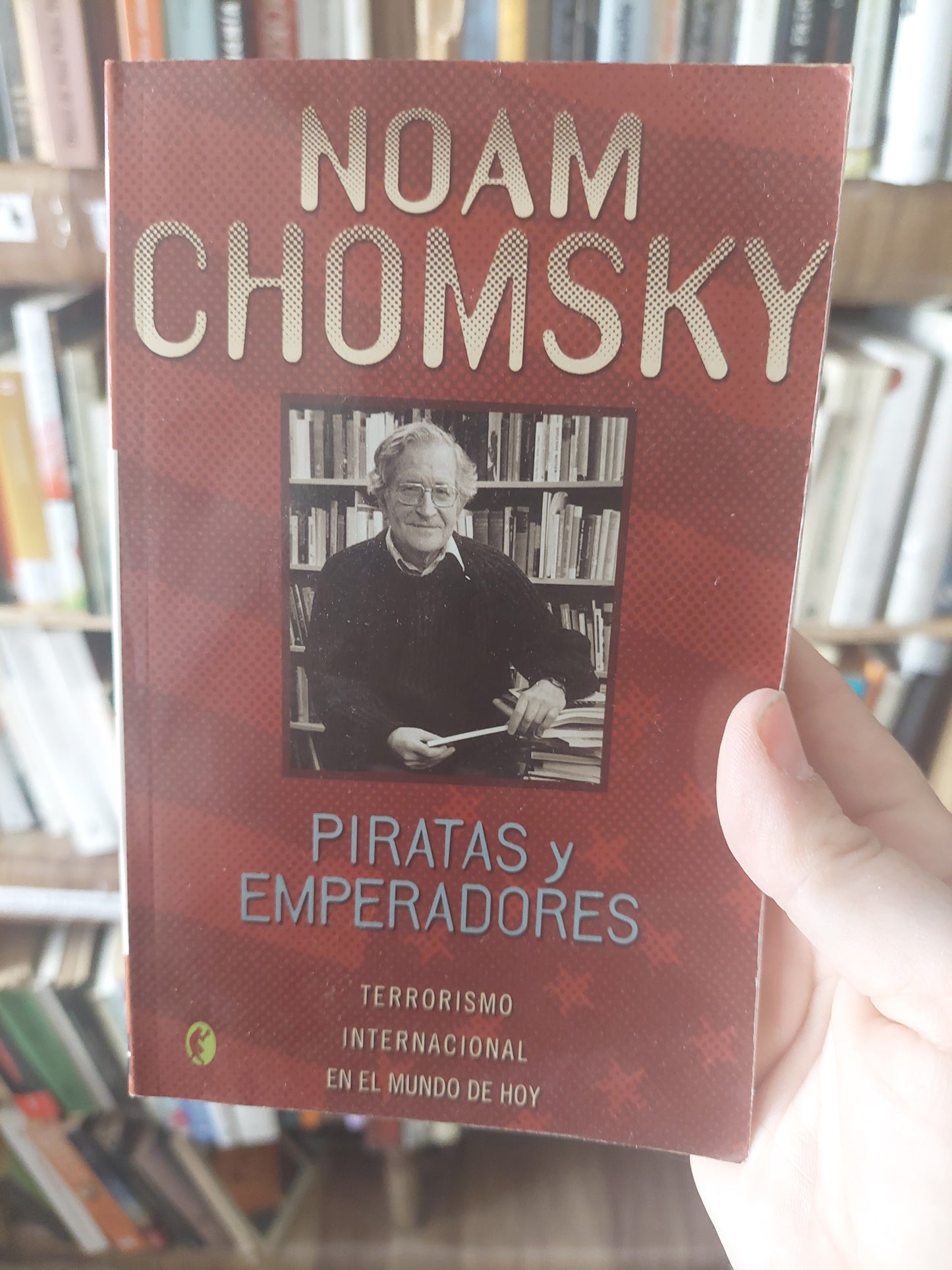 Piratas y emperadores - Noam Chomsky