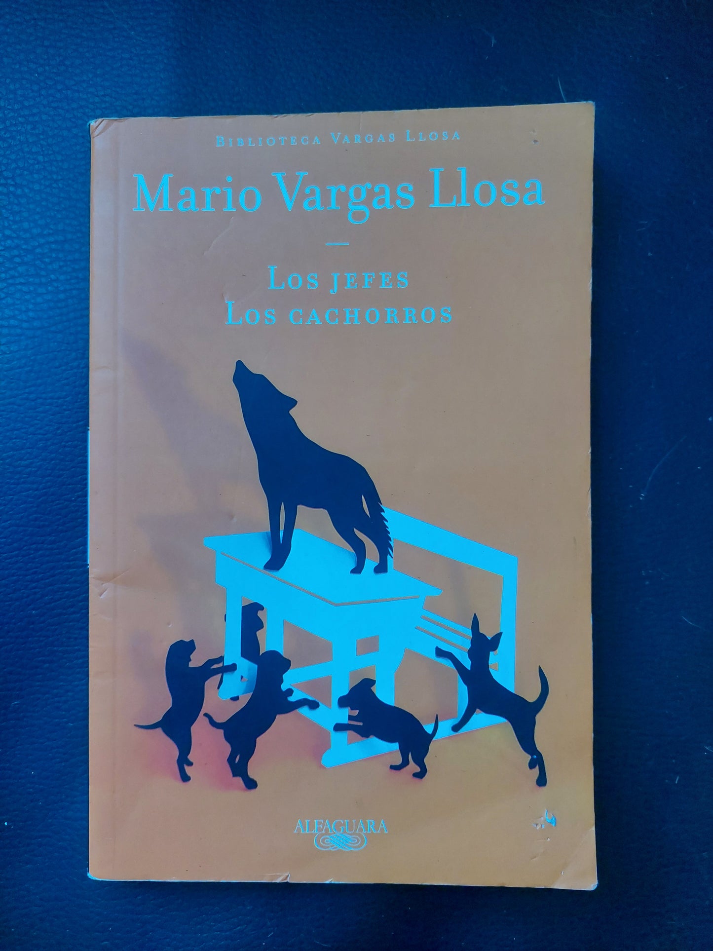 Los jefes/Los cachorros - Mario Vargas Llosa
