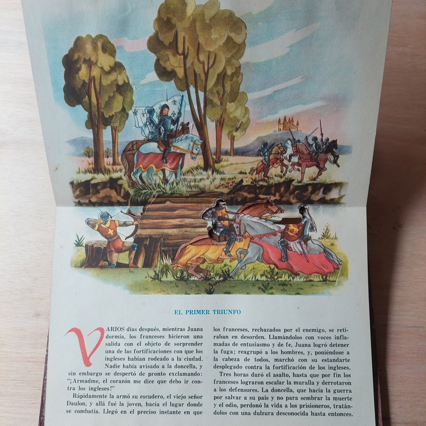 Juana de Arco. Libro pop-up - Héctor Sanchez Puyol (Héctor Germán Oesterheld). 1949
