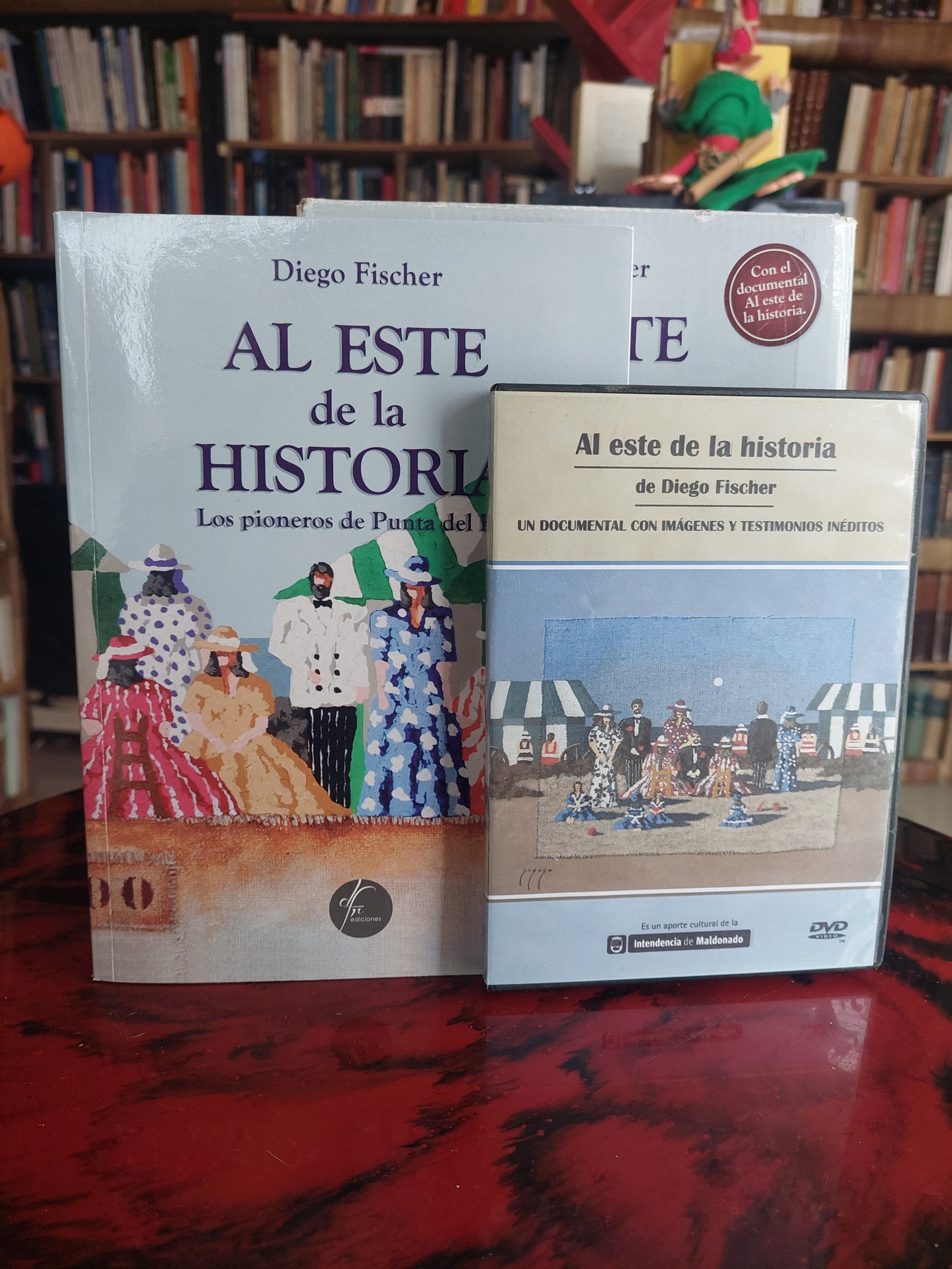 Al este de la historia. Libro (como nuevo) + DVD