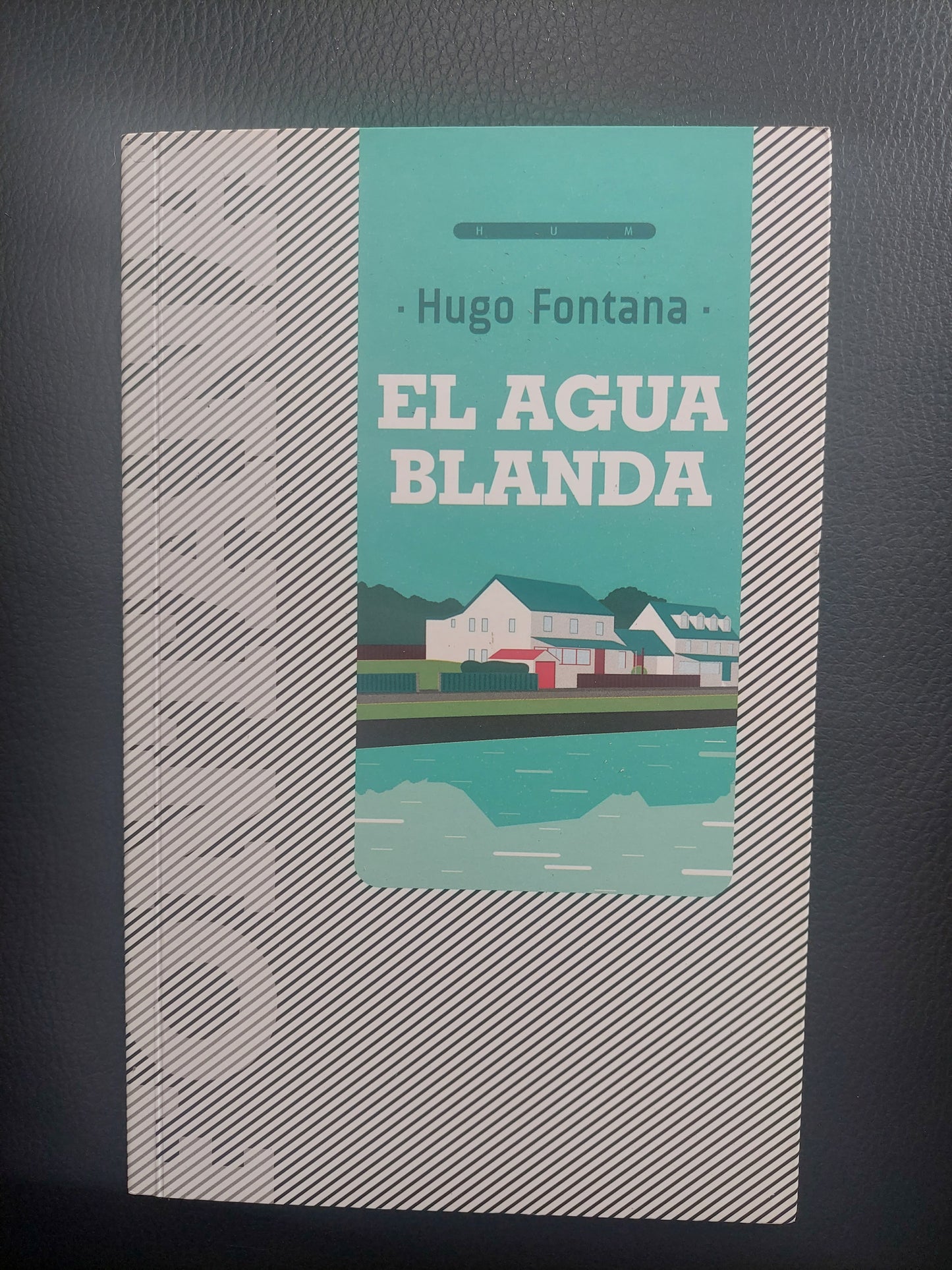 El agua blanda - Hugo Fontana