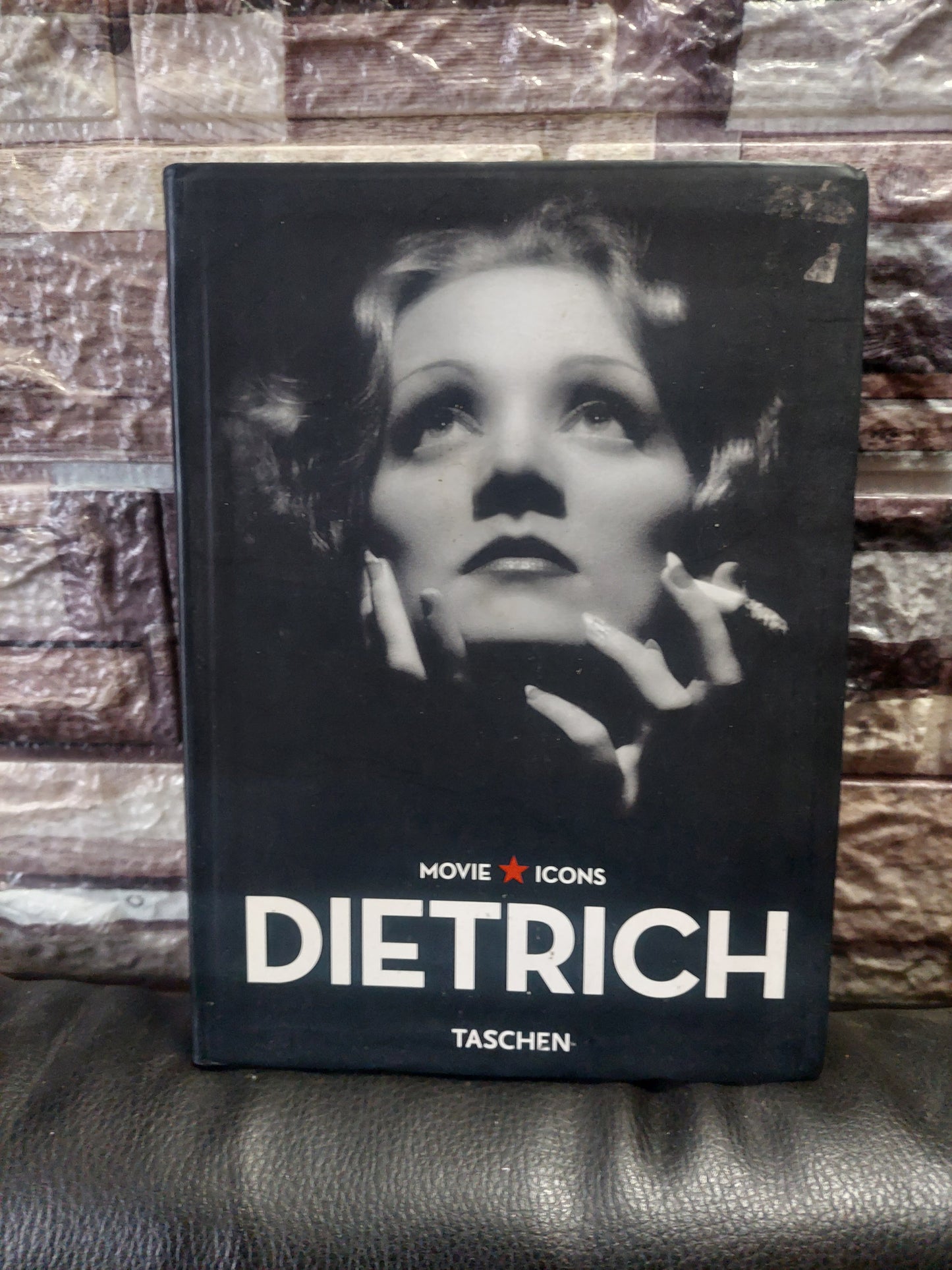 Movie icons. Dietrich