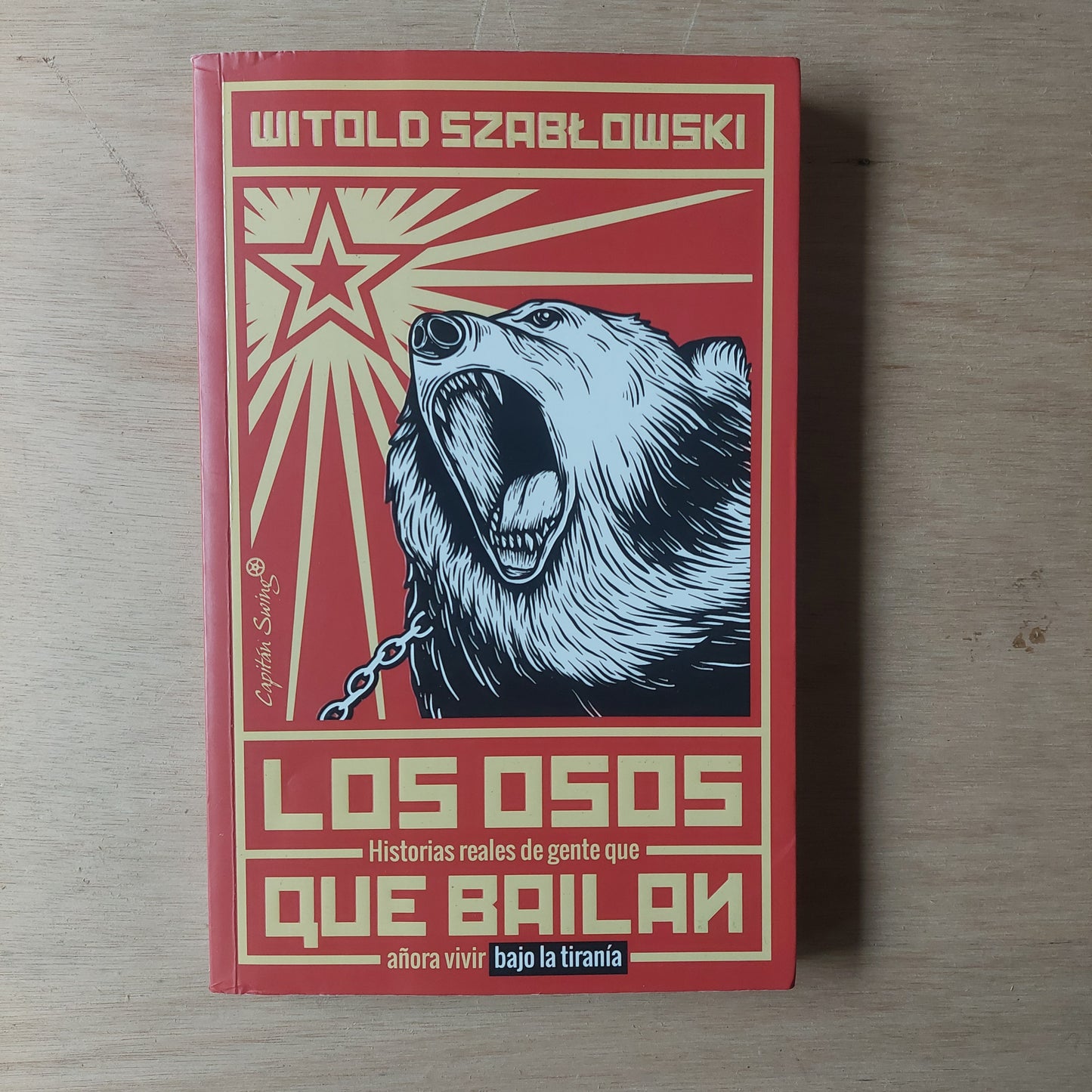 Los osos que bailan. Hidtorias reales de gente que añora vivir bajo la tiranía - Witold Szablowski