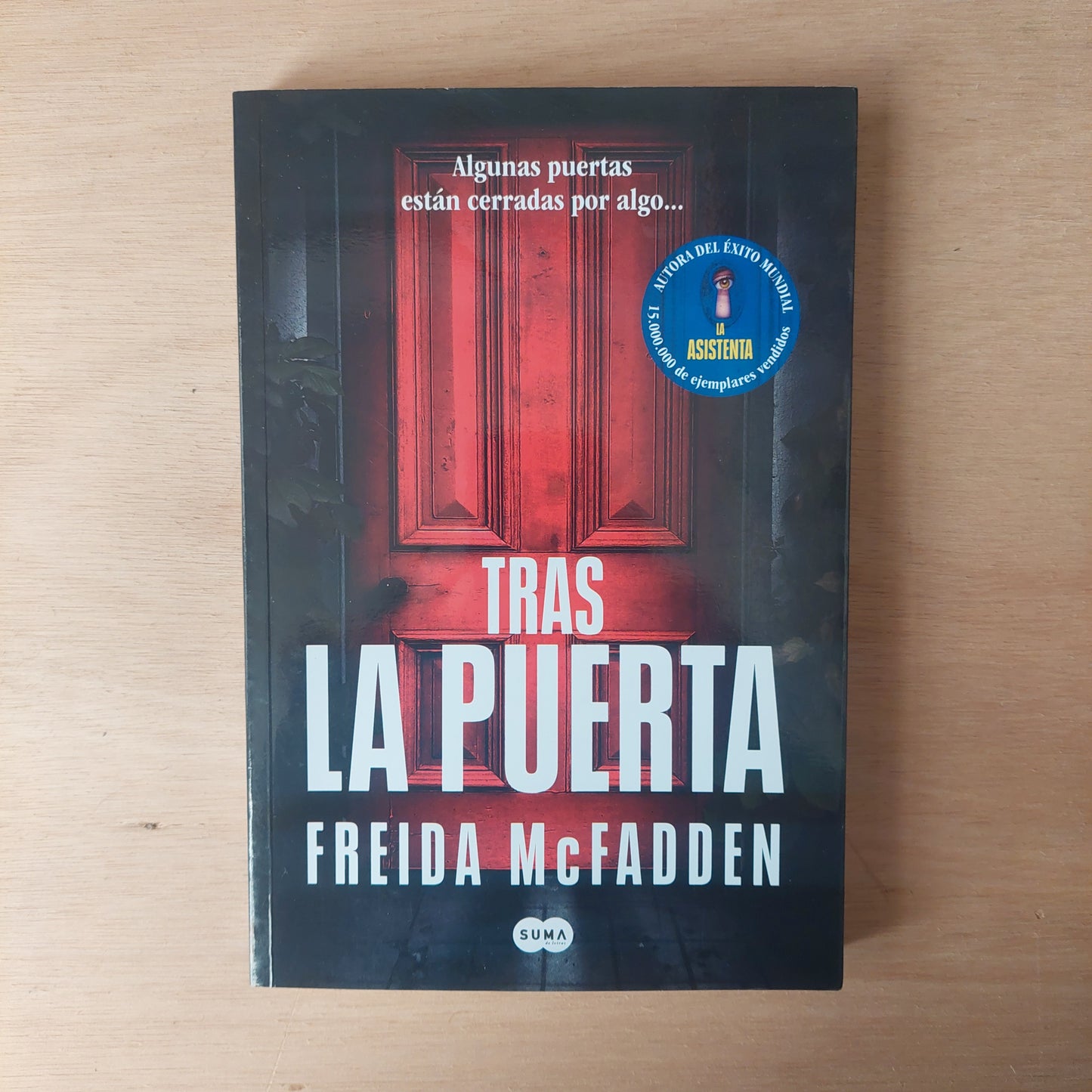 Tras la puerta - Freida McFadden (como nuevo)