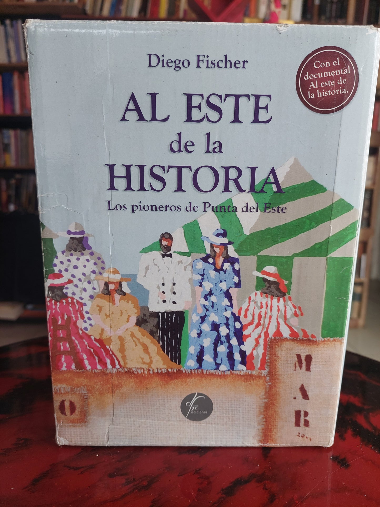 Al este de la historia. Libro (como nuevo) + DVD