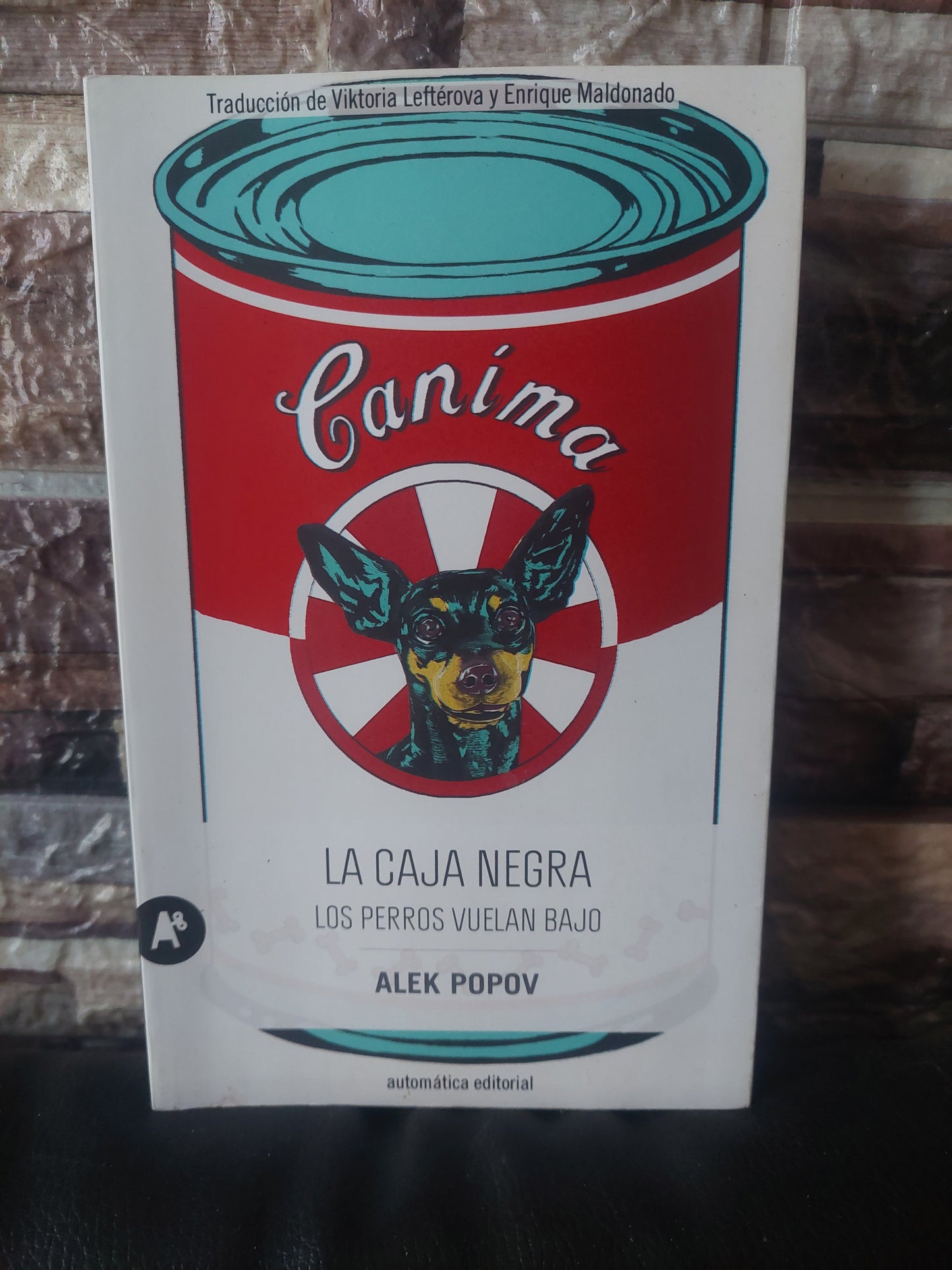 La caja negra. Los perros vuelan bajo - Alek Popov (como nuevo)