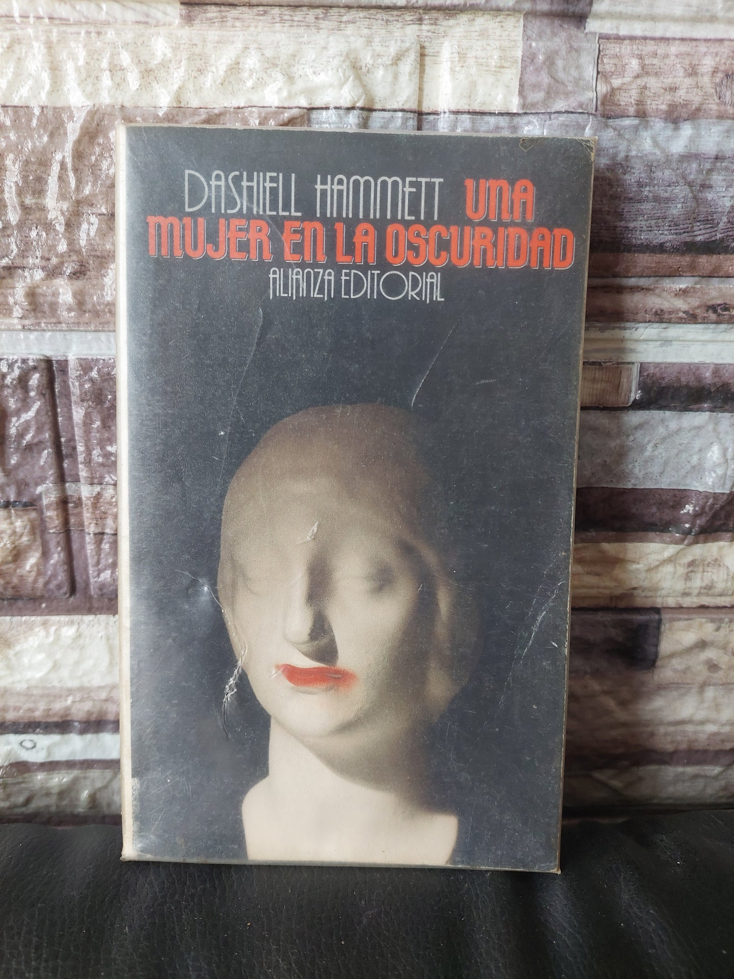 Una mujer en la oscuridad - Dashiell Hammett