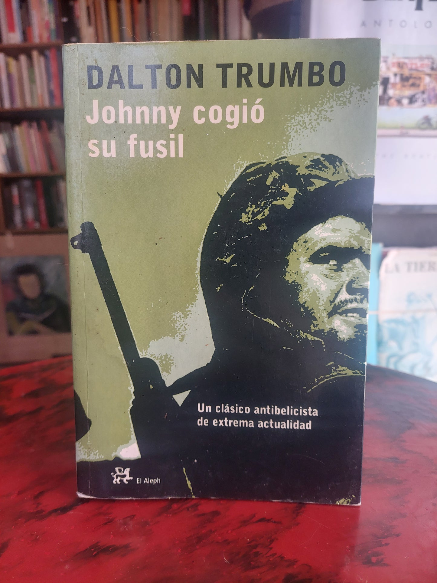 Johnny cogió su fusil - Dalton Trumbo (detalles de humedad)