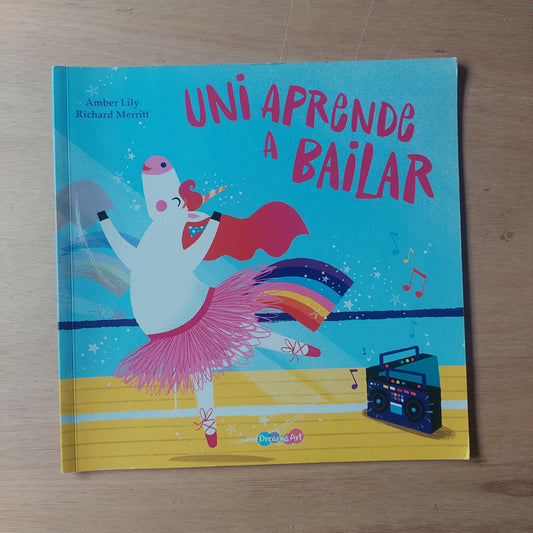 Uni aprende a bailar
