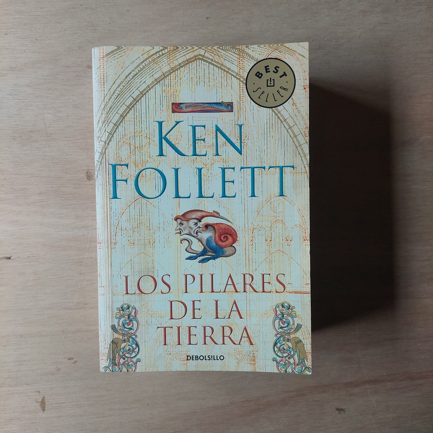 Los pilares de la tierra - Ken Follett (como nuevo)