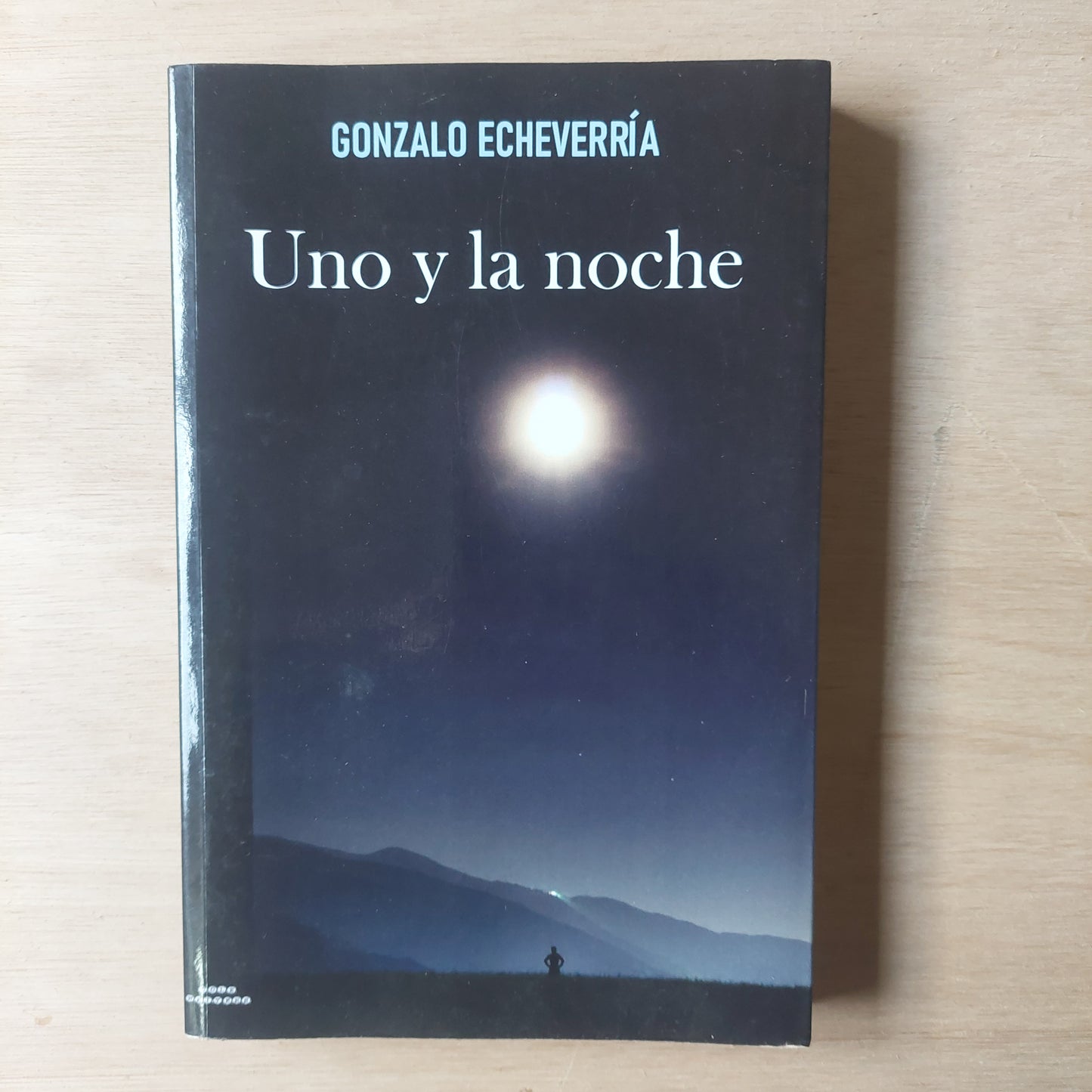 Uno y la noche - Gonzalo Echeverría