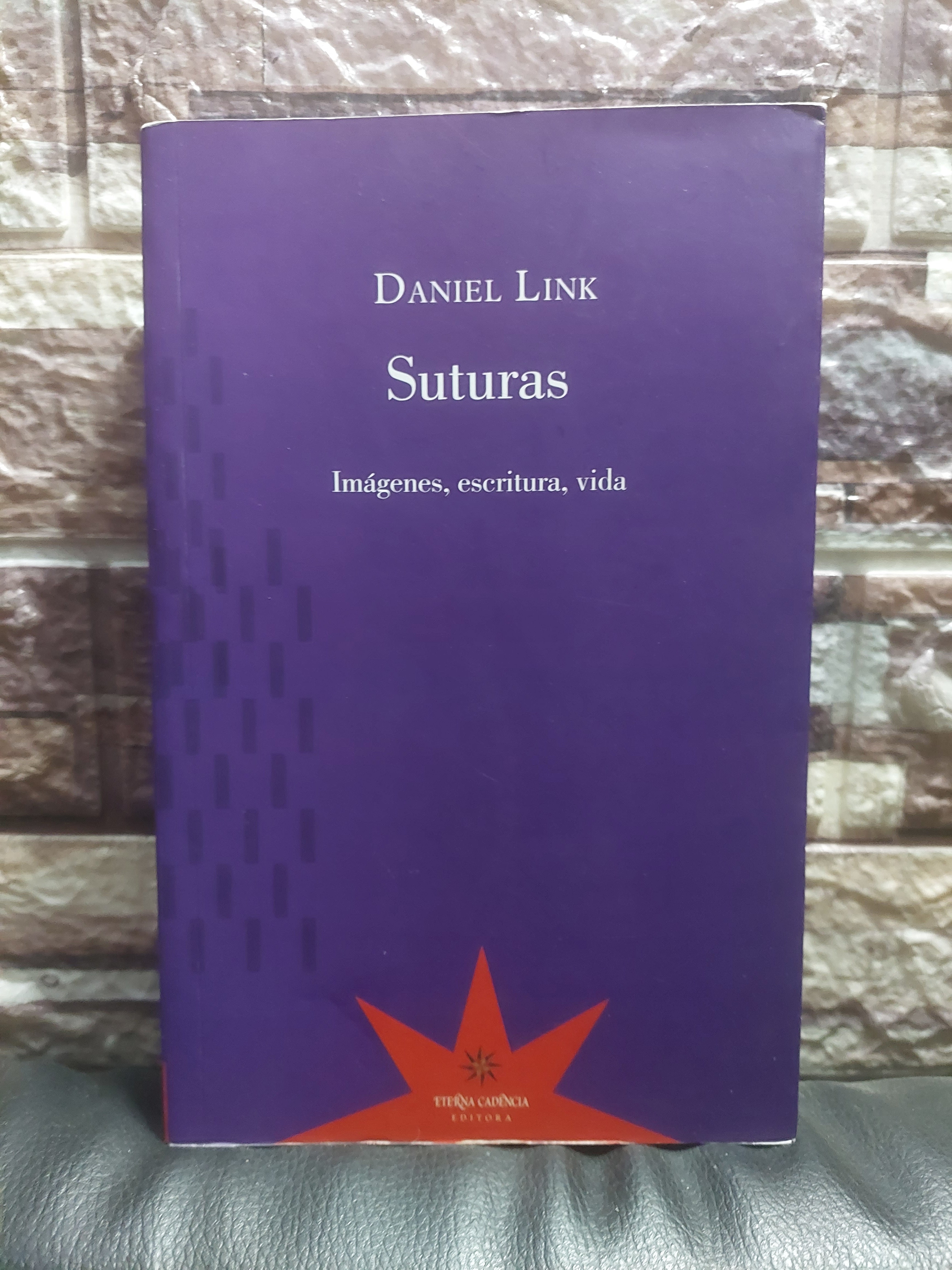 Suturas - Daniel Link – Librería Ambulante Uruguay