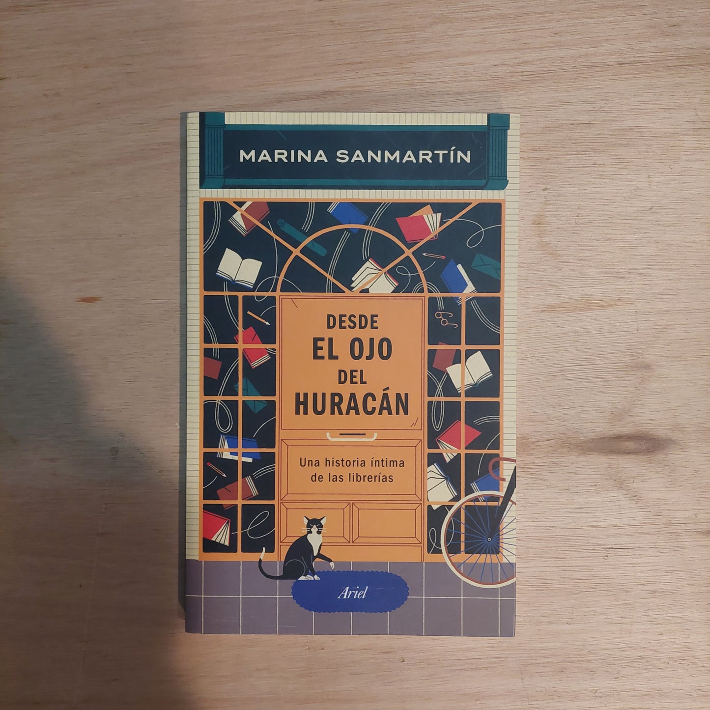 Desde el ojo del huracán. Una historia íntima de las librerías - Marina Sanmartín (nuevo)