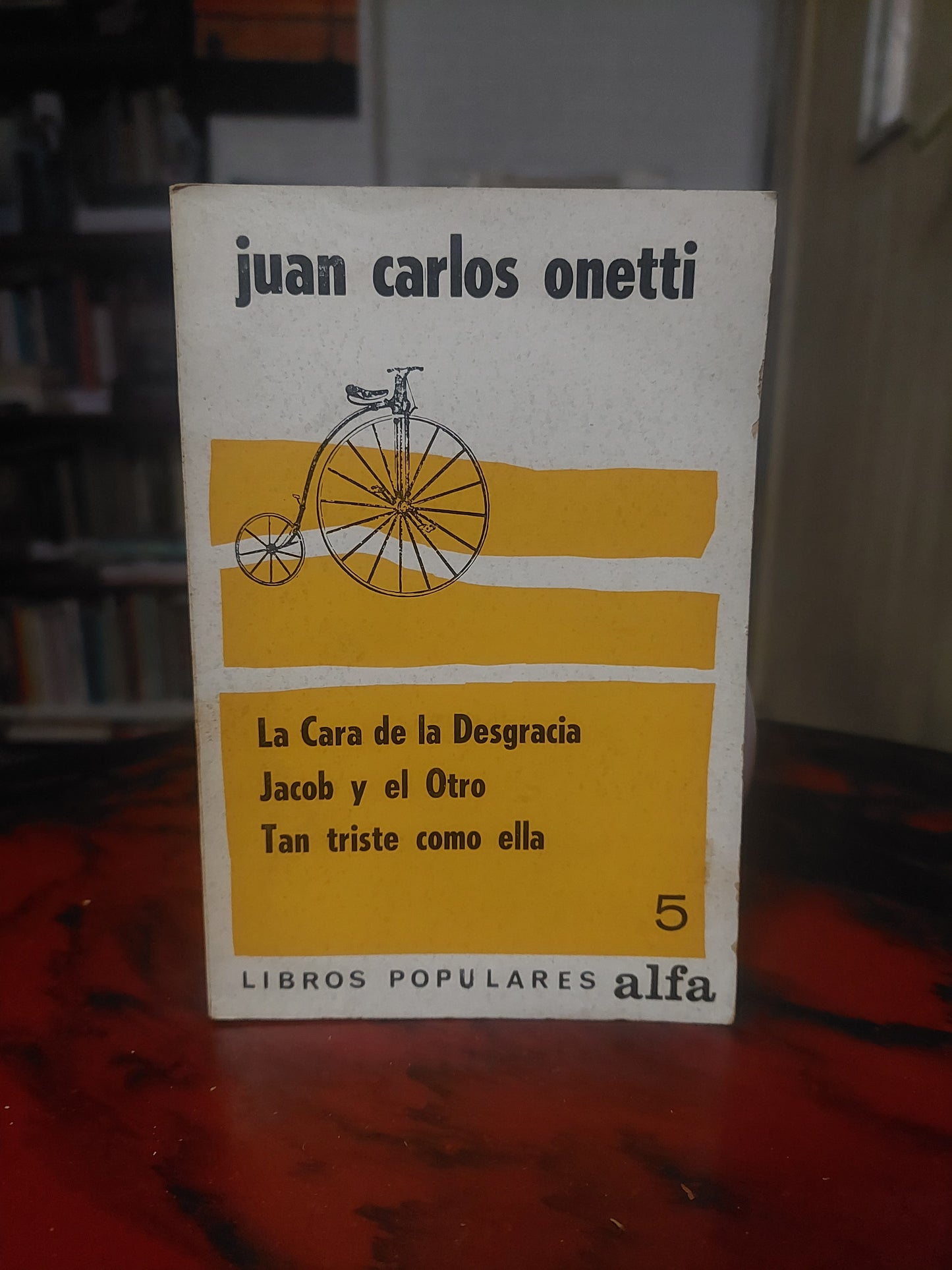 La cara de la desgracia/Jacob y el otro/Tan triste como ella - Juan Carlos Onetti