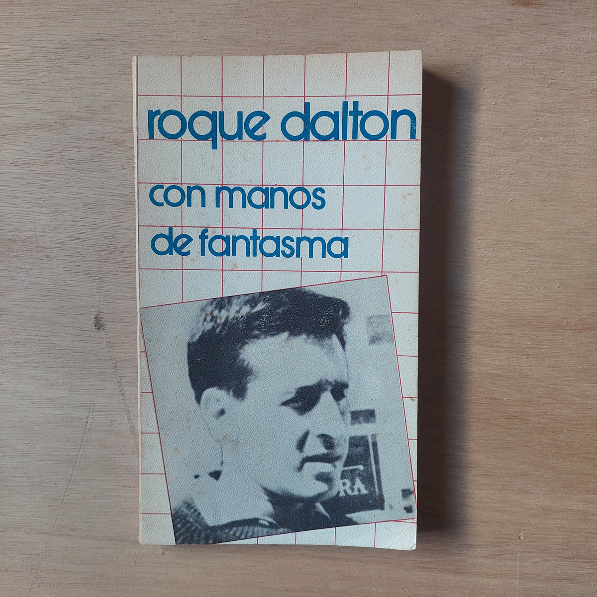 Con manos de fantasma - Roque Dalton