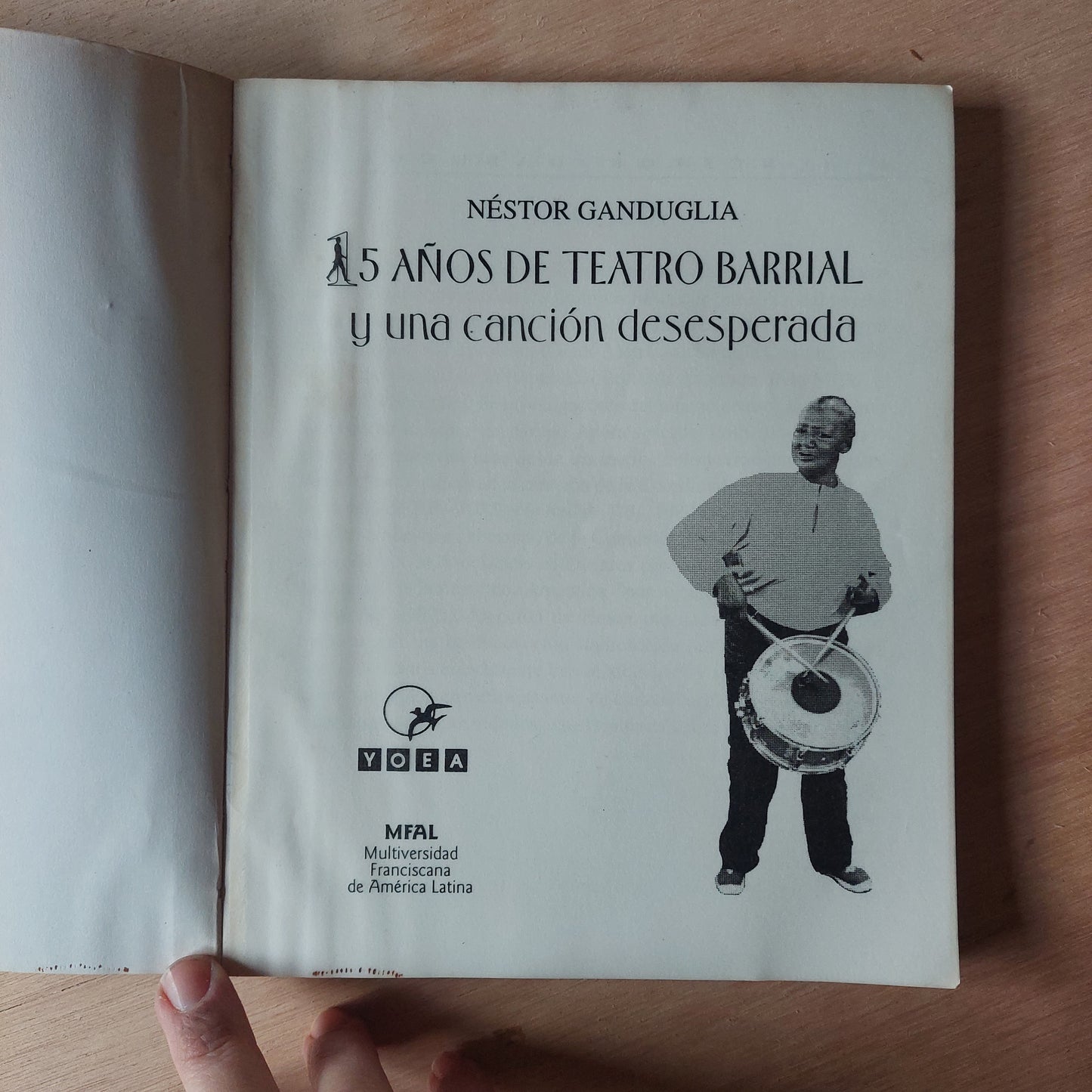 15 años de teatro barrial y una canción desesperada - Néstor Ganduglia
