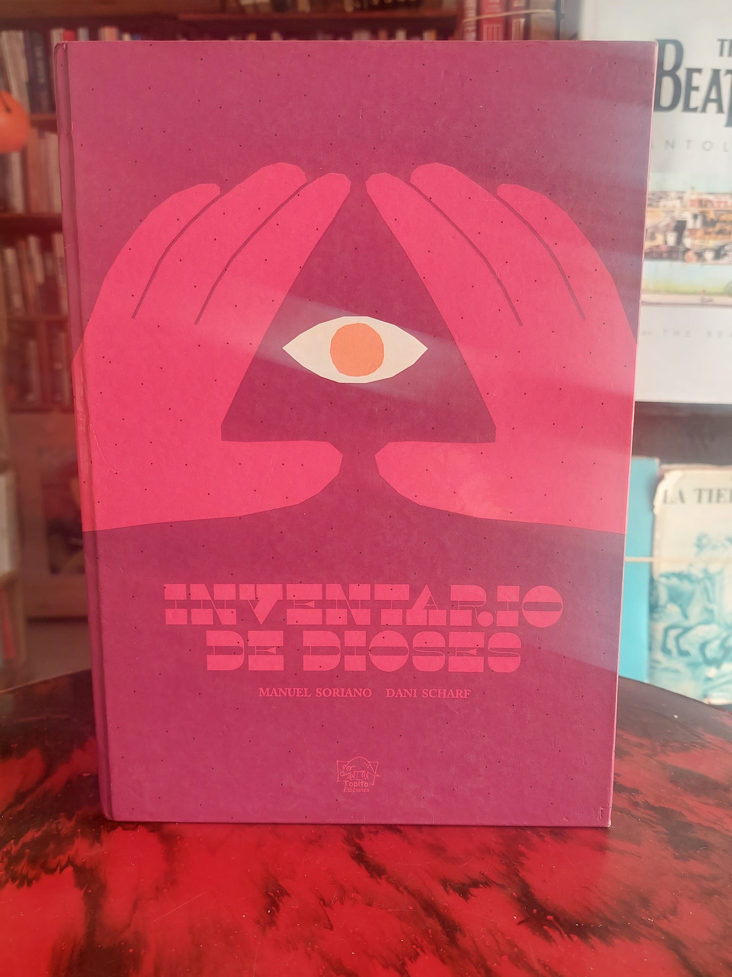 Inventario de dioses - Manuel Soriano y Dani Scharf (como nuevo)