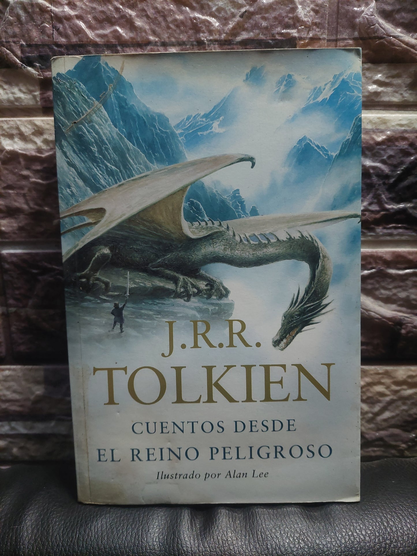 Cuentos desde el Reino peligroso - J. R. R. Tolkien (algunos detalles de humedad)