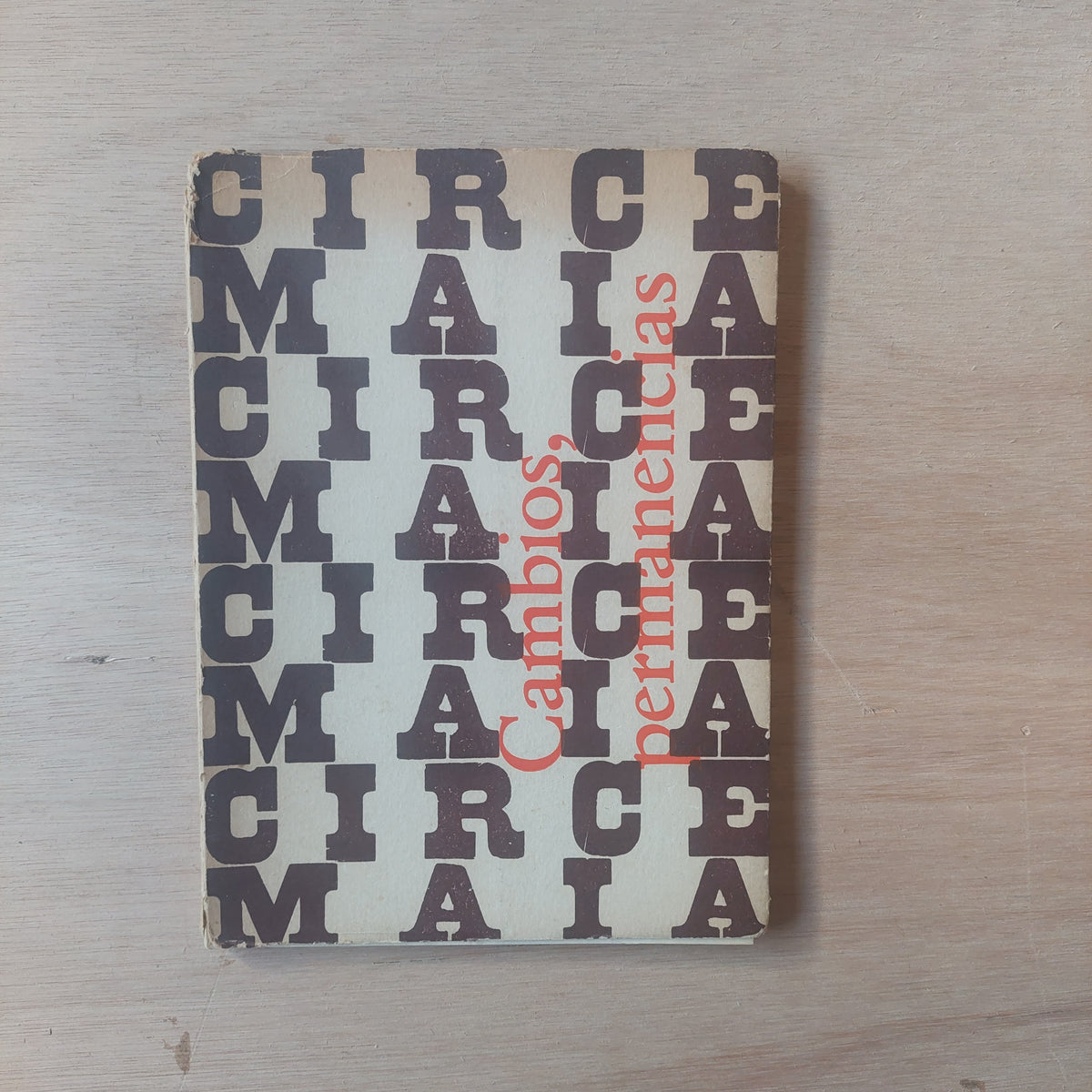 Cambios, permanencias - Circe Maia