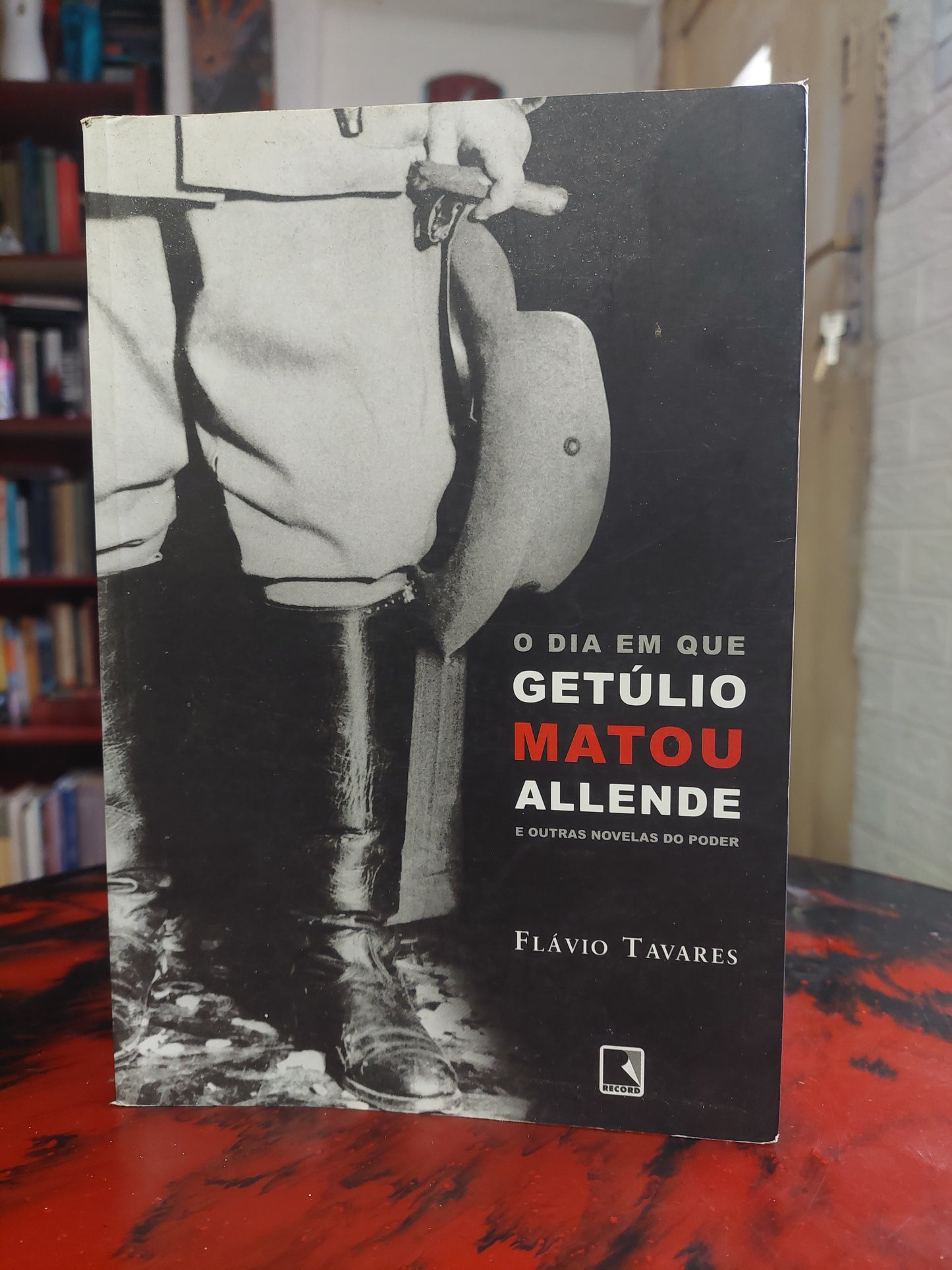 O dia em que Getúlio matou Allende e outras novelas do poder - Flavio Tavares
