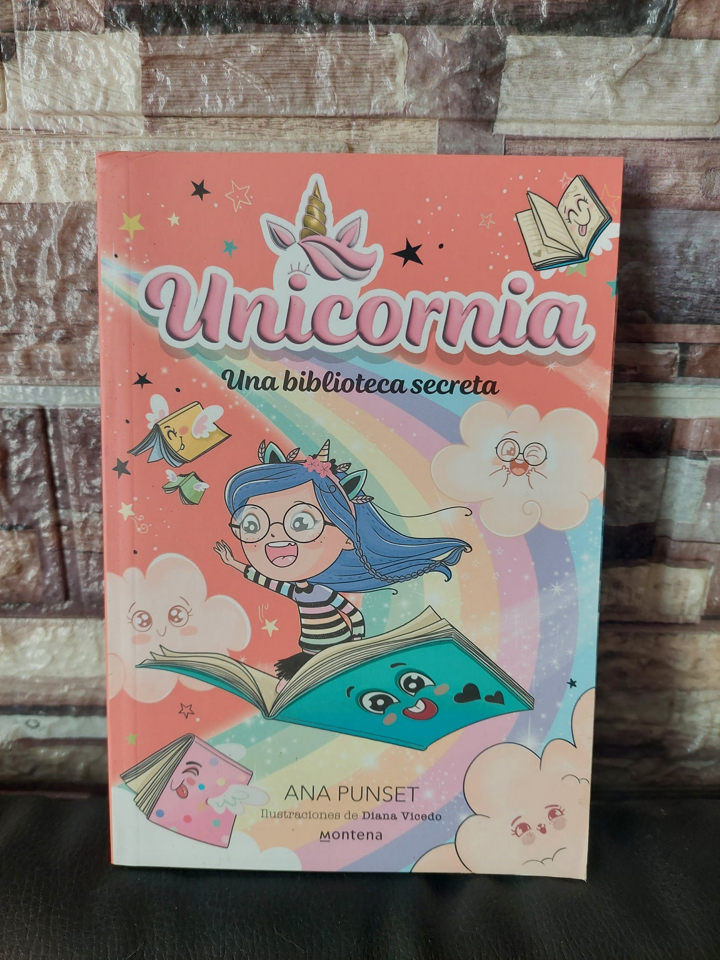 Unicornia. Una biblioteca secreta - Ana Punset (nuevo)