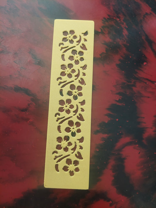 Señalador calado amarillo