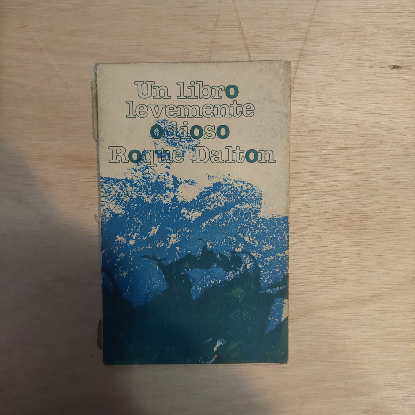 Un libro levemente odioso - Roque Dalton