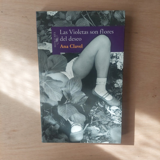 Las Violetas son flores del deseo - Ana Clavel