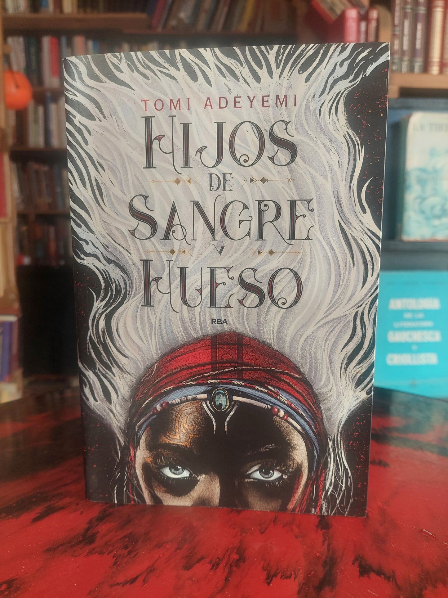 Hijos de sangre y hueso - Tomi Adeyemi