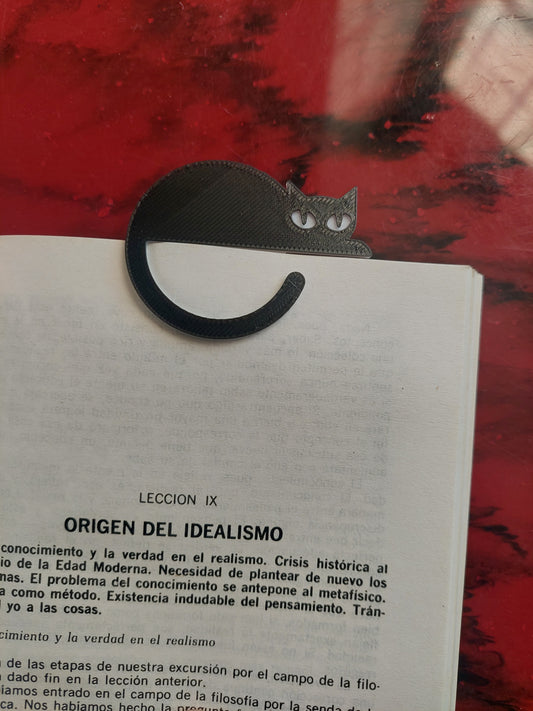 Señalador gatito negro acostado