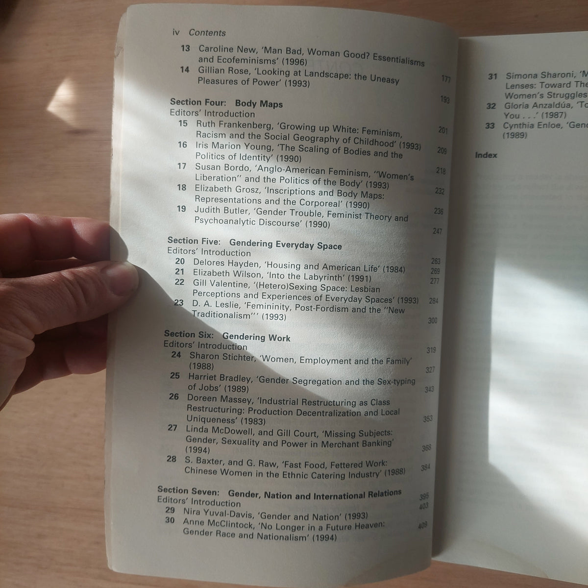 Space, gender, knowledge. Feminist readings